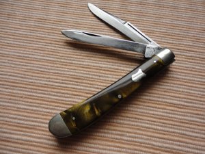 JAEGER BROS. MARINETTE WISCONSIN GREEN CRACKED SHELL CELLULOID LIGHT TRAPPER