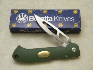Beretta Japan Airlight K-AIRS-3 Green 30% Serrated Lockback Knife in Box