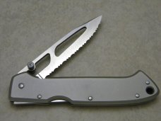 Beretta Japan Serrated Edge Aluminum Lockback Knife Beretta Japan Serrated Edge Aluminum Lockback Knife
