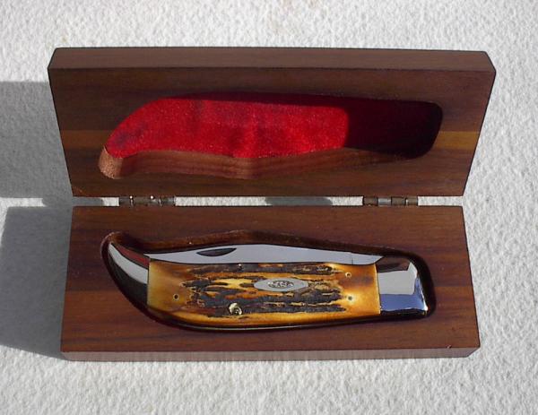 CASE XX USA VINTAGE - MINT 1965/69 INDIA SAMBAR STAG 5172 CLASP BULLDOG KNIFE IN ORIGINAL WOODEN BOX