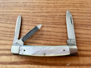Vintage Robeson Sway Back Pearl Whittler