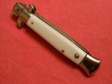 UNMARKED STILETTO SWITCHBLADE AUTOMATIC POCKET KNIFE UNMARKED STILETTO SWITCHBLADE AUTOMATIC POCKET KNIFE