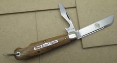 Great Eastern Cutlery Beer Scout Knife with Beer Barrel Oak Scales. ...........................(302) Great Eastern Cutlery Beer Scout Knife with Beer Barrel Oak Scales. ...........................(302)