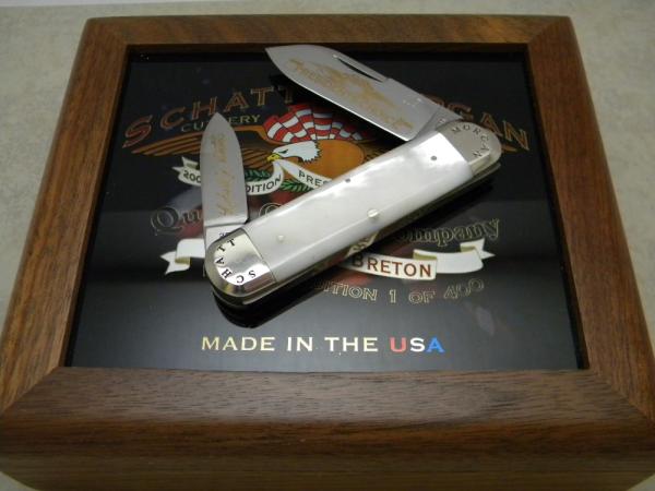 Schatt & Morgan USA (Queen) 2004 Pearl President's Choice R. Beton 1 of 400 Baby Sunfish Knife Schatt & Morgan USA (Queen) 2004 Pearl President's Choice R. Beton 1 of 400 Baby Sunfish Knife
