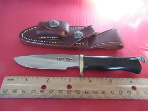 Randall Miniature Model #28  Drop Point Hunter Number 5 in a Series  Randall Mini