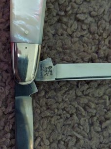 1998 Bulldog Brand Anglo Saxon Whittler with MOP handles Near Mint in Box 1998 Bulldog Brand Anglo Saxon Whittler with MOP handles Near Mint in Box