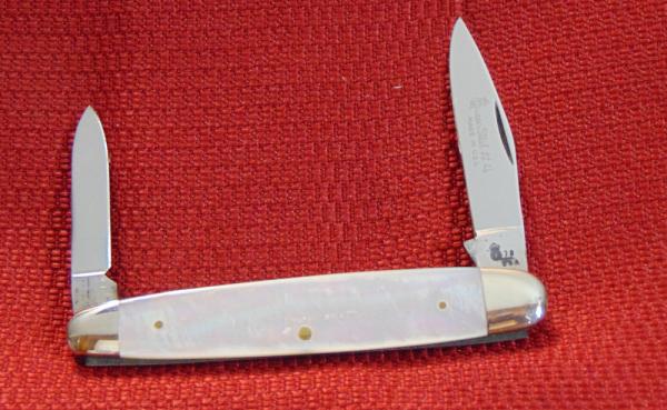 MINT OLD QUEEN STEEL #4 POCKET KNIFE GENUINE PEARL 1978 MINT OLD QUEEN STEEL #4 POCKET KNIFE GENUINE PEARL 1978