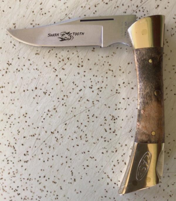 VINTAGE CASE XX 7197 1972 “CURLY MAPLE” “SHARK TOOTH” FOLDING LOCKBACK KNIFE/NOS/ “ BEAUTIFUL “
