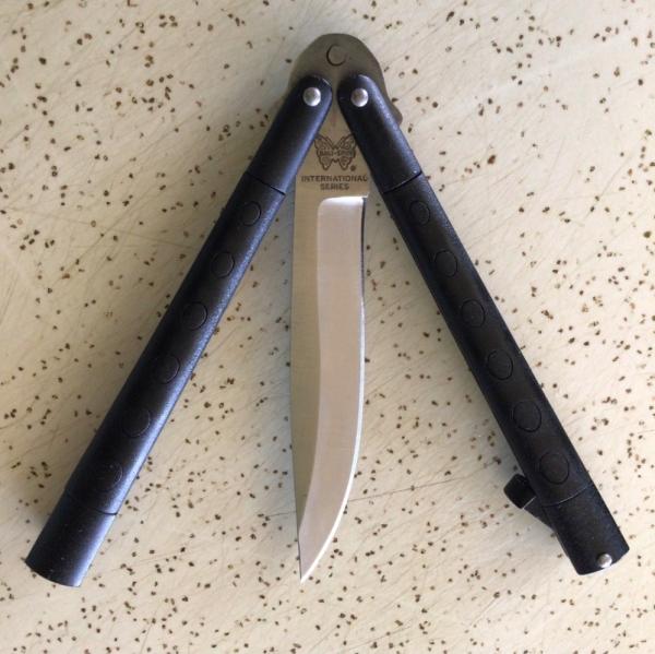 VINTAGE 1985 PACIFIC CUT CORP JAPAN “BALI SONG” INTERNATIONAL SERIES BUTTERFLY KNIFE/“SWEET PIECE” VINTAGE 1985 PACIFIC CUT CORP JAPAN “BALI SONG” INTERNATIONAL SERIES BUTTERFLY KNIFE/“SWEET PIECE”