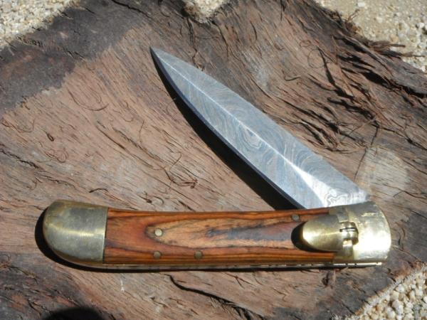 Beautiful Damascus Automatic Knife. Excellent condition, beautiful scales! Striking Damascus pattern Beautiful Damascus Automatic Knife. Excellent condition, beautiful scales! Striking Damascus pattern