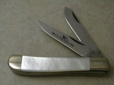 Parker Cut Co North Carolina Cutlery Club Medium Pearl Trapper Knife in Box Parker Cut Co North Carolina Cutlery Club Medium Pearl Trapper Knife in Box