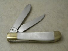 Parker Cut Co North Carolina Cutlery Club Medium Pearl Trapper Knife in Box Parker Cut Co North Carolina Cutlery Club Medium Pearl Trapper Knife in Box