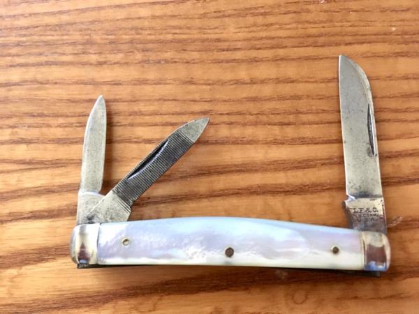 Landers, Frary & Clark L F &C NB CONN USA Pearl Congress Whittler Knife