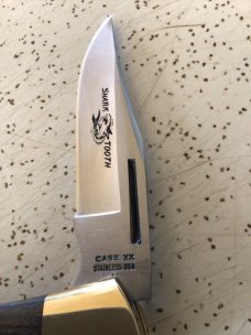 VINTAGE CASE XX P197 L “SHARKS TOOTH” “CURLY MAPLE” LOCKBACK FOLDING POCKET KNIFE/ SWEET SHARK MAN VINTAGE CASE XX P197 L “SHARKS TOOTH” “CURLY MAPLE” LOCKBACK FOLDING POCKET KNIFE/ SWEET SHARK MAN