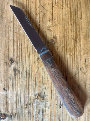 A Wright & Son Large Lambsfoot Pocket Knife w/Rosewood Scales and Lambsfoot Blade