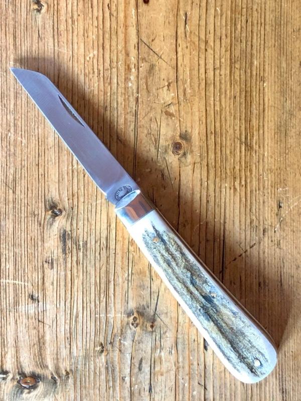 A Wright & Son Large Lambsfoot Knife with Stag Scales and Lambsfoot Blade A Wright & Son Large Lambsfoot Knife with Stag Scales and Lambsfoot Blade