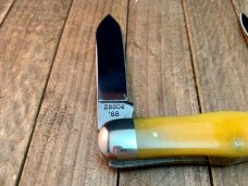 Winchester Swell Center Moose Smooth Yellow Bone USA Made by Queen 1988 Winchester Swell Center Moose Smooth Yellow Bone USA Made by Queen 1988