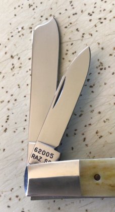 VINTAGE BONE CASE XX 1995 #62005 RAZ POCKET KNIFE / “PIECE GLOWS MAN”/ MINT 2 THE BONE VINTAGE BONE CASE XX 1995 #62005 RAZ POCKET KNIFE / “PIECE GLOWS MAN”/ MINT 2 THE BONE
