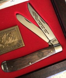 VINTAGE SCHRADE USA “1st EDITION” “50th/GOLDEN ANNIVERSARY DUCK STAMP” TRAPPER/NOS/LTD EDITION/SWEET VINTAGE SCHRADE USA “1st EDITION” “50th/GOLDEN ANNIVERSARY DUCK STAMP” TRAPPER/NOS/LTD EDITION/SWEET