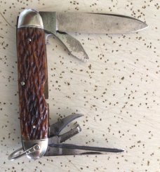 VINTAGE BONE CAMILLUS “SWORD BRAND” CIRCA 1930’s-1940’s WWII ERA SCOUT KNIFE VINTAGE BONE CAMILLUS “SWORD BRAND” CIRCA 1930’s-1940’s WWII ERA SCOUT KNIFE