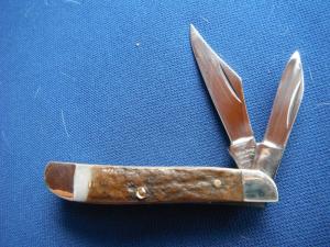  Valley Forge,  Deer Stag scales,  Mini Trapper 2 1/2. Like New!