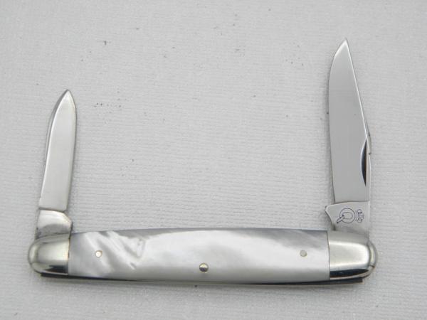 Queen Cutlery #4 Sleeveboard Pen Mother of Pearl: 3 3/8” closed, circa 1954, Queen Cutlery #4 Sleeveboard Pen Mother of Pearl: 3 3/8” closed, circa 1954,
