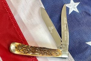 Vintage 1977 Queen Master Cutler Collection Trapper Pocket Knife w/ Beautiful Handles
