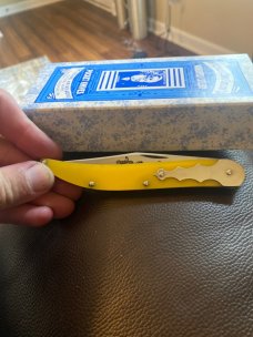 W R Case & Sons Bradford PA 19USA92 Tested XX 10095 Yellow Handle Barn Door Hinge Knife in Box W R Case & Sons Bradford PA 19USA92 Tested XX 10095 Yellow Handle Barn Door Hinge Knife in Box