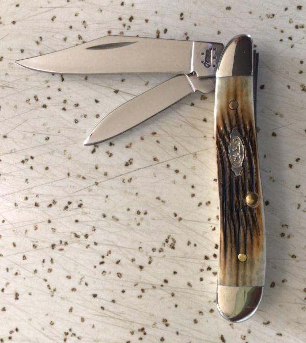 CASE XX BONE 6220 2005 PEANUT POCKET KNIFE/ NOS/ KNIFE GLOWS it’s MINT CASE XX BONE 6220 2005 PEANUT POCKET KNIFE/ NOS/ KNIFE GLOWS it’s MINT