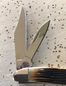 CASE XX BONE 6220 2005 PEANUT POCKET KNIFE/ NOS/ KNIFE GLOWS it’s MINT CASE XX BONE 6220 2005 PEANUT POCKET KNIFE/ NOS/ KNIFE GLOWS it’s MINT