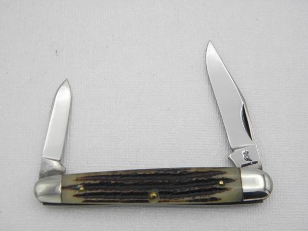 Queen Cutlery #3 Sleeveboard Pen in Winterbottom bone: 3 3/8” closed, early 1950s Queen Cutlery #3 Sleeveboard Pen in Winterbottom bone: 3 3/8” closed, early 1950s
