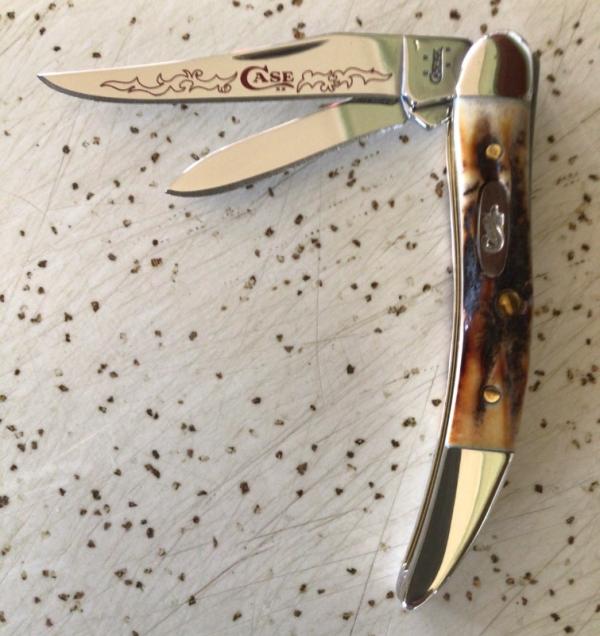 CASE XX STAG 520096 2006 “ RED SCROLL “ SMALL TEXAS TOOTHPICK/NOS / BEAUTIFUL KNIFE / SWEET CASE XX STAG 520096 2006 “ RED SCROLL “ SMALL TEXAS TOOTHPICK/NOS / BEAUTIFUL KNIFE / SWEET
