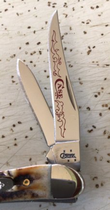 CASE XX STAG 520096 2006 “ RED SCROLL “ SMALL TEXAS TOOTHPICK/NOS / BEAUTIFUL KNIFE / SWEET CASE XX STAG 520096 2006 “ RED SCROLL “ SMALL TEXAS TOOTHPICK/NOS / BEAUTIFUL KNIFE / SWEET