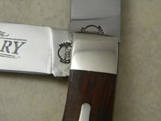 Remington UMC USA 2007 Wood R1128 Silver Anniversary Bullet Trapper Knife in Box Remington UMC USA 2007 Wood R1128 Silver Anniversary Bullet Trapper Knife in Box