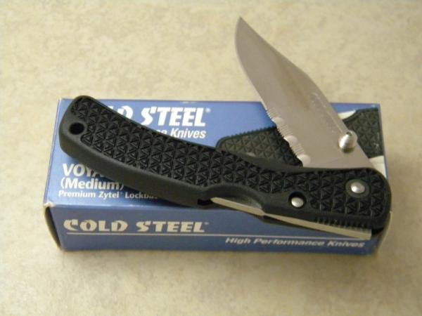 Cold Steel Japan 29 MCH Medium Voyager Clip Point Half Serrated Lockback Knife