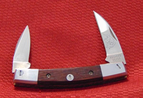MINT CONDITION BULLDOG BRAND GROUNDHOG DOUBLE WHARNCLIFFE POCKET KNIFE RARE MINT CONDITION BULLDOG BRAND GROUNDHOG DOUBLE WHARNCLIFFE POCKET KNIFE RARE