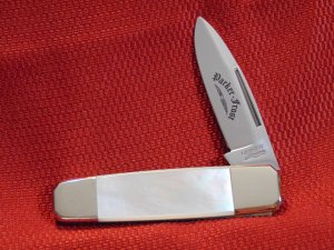  PARKER - FROST GENUINE PEARL COFFIN BOLSTERS  POCKET KNIFE 1976/1978