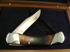 BEAR MGC USA WILDLIFE SERIES LIMITED EDITION #33 OF1200 LARGE LOCK BACK KNIFE IN WOOD DISPLAY CASE BEAR MGC USA WILDLIFE SERIES LIMITED EDITION #33 OF1200 LARGE LOCK BACK KNIFE IN WOOD DISPLAY CASE
