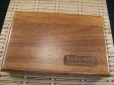 BEAR MGC USA WILDLIFE SERIES LIMITED EDITION #33 OF1200 LARGE LOCK BACK KNIFE IN WOOD DISPLAY CASE BEAR MGC USA WILDLIFE SERIES LIMITED EDITION #33 OF1200 LARGE LOCK BACK KNIFE IN WOOD DISPLAY CASE