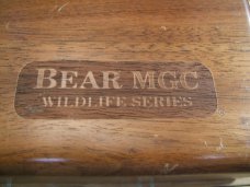 BEAR MGC USA WILDLIFE SERIES LIMITED EDITION #33 OF1200 LARGE LOCK BACK KNIFE IN WOOD DISPLAY CASE BEAR MGC USA WILDLIFE SERIES LIMITED EDITION #33 OF1200 LARGE LOCK BACK KNIFE IN WOOD DISPLAY CASE