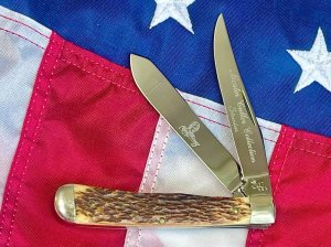 Vintage 1977 Queen Master Cutler Collection Trapper Pocket Knife w/ Beautiful Handles - 4" closed