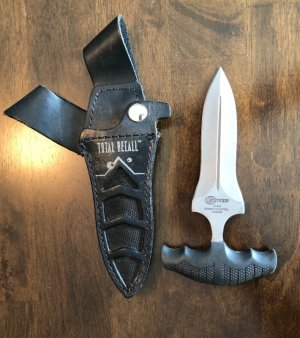United Cutlery - UC485- Total Recall Dagger Knife  With Sheath - Made In Taiwan