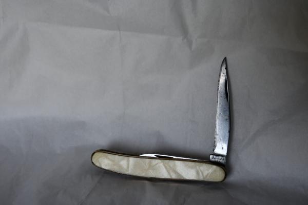 Ambassador Serpentine USA No Advertising knife! Cracked Ice handles! Ambassador Serpentine USA No Advertising knife! Cracked Ice handles!