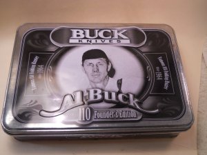 Buck 110 Founders Knife / Tin 