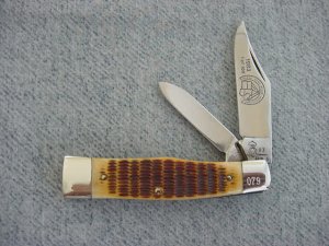 Vintage Queen(Crown) U.S.A., 1983, Etched, Pick-Bone Quee Handle Gunstock Pattern Pocket Knife