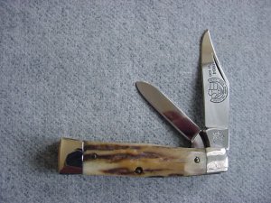 Vintage Queen(Crown Q) U.S.A., 1984, Etched, Genuine Stag Handle Gunstock Pattern Pocket Knife