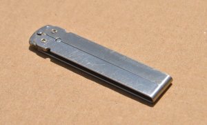 Miniature Vernco {Vernon) Bali Song Stainless 2 3/8" Closed Mint Couple Tarnish Spots Never Used 