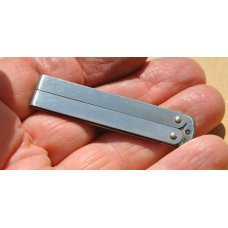 Miniature Vernco {Vernon) Bali Song Stainless 2 3/8" Closed Mint Couple Tarnish Spots Never Used Miniature Vernco {Vernon) Bali Song Stainless 2 3/8" Closed Mint Couple Tarnish Spots Never Used
