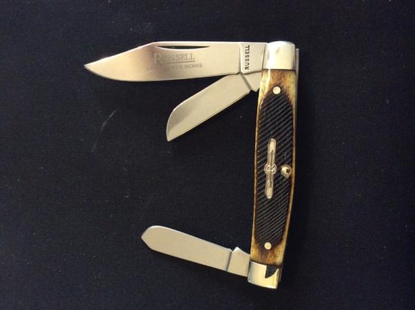 RUSSELL GREEN RIVER WORKS SOLINGEN GERMANY BEAUTIFUL SAWCUT BONE HANDLE WITH THREE BLADES & SHEILD RUSSELL GREEN RIVER WORKS SOLINGEN GERMANY BEAUTIFUL SAWCUT BONE HANDLE WITH THREE BLADES & SHEILD