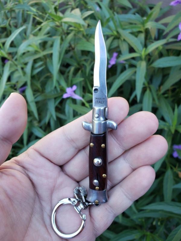 4.5" Kris blade keychain knife. 4.5" Kris blade keychain knife.